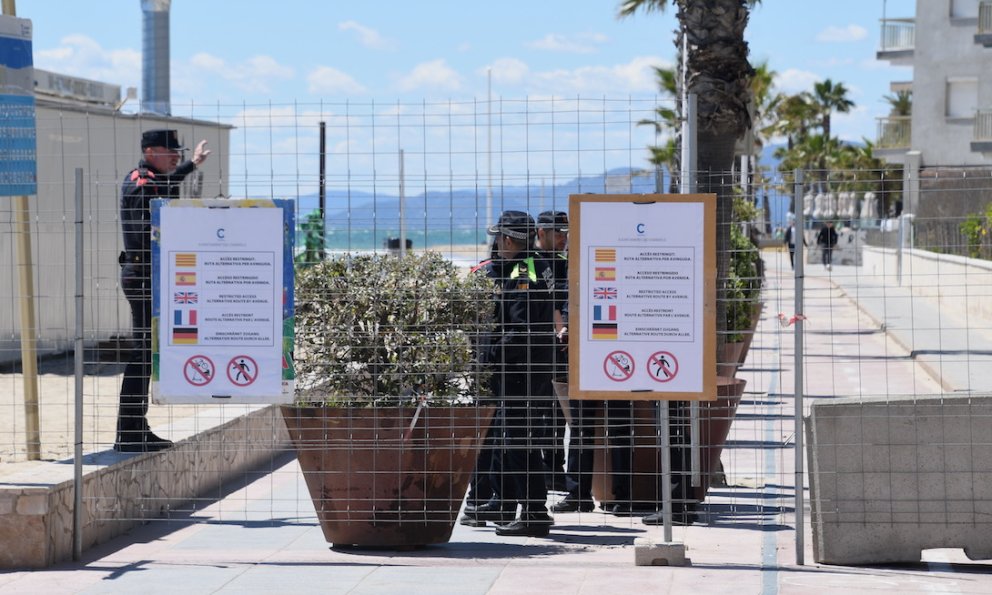 La policia finalitza el dispositiu a Cap de Sant Pere i els manters tornen a ocupar el passeig
